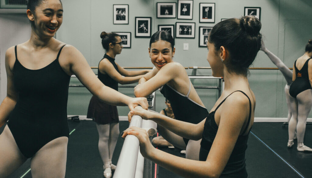 ballerinas-at-the-barre